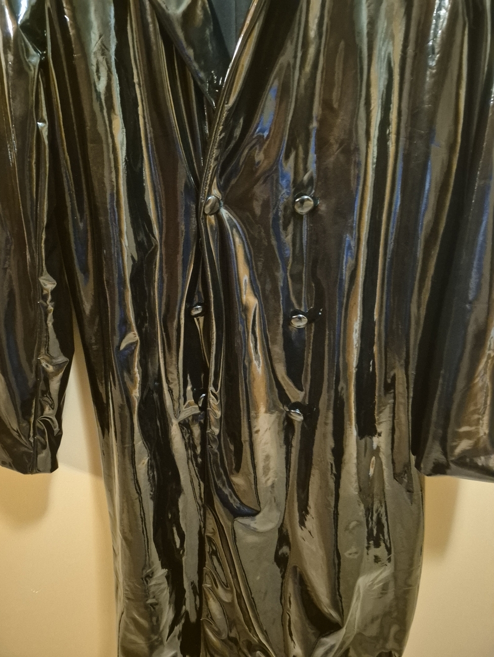 Shiny Black Trench Style Coat Size Medium BBJ Los Angeles - Picture 3 of 6
